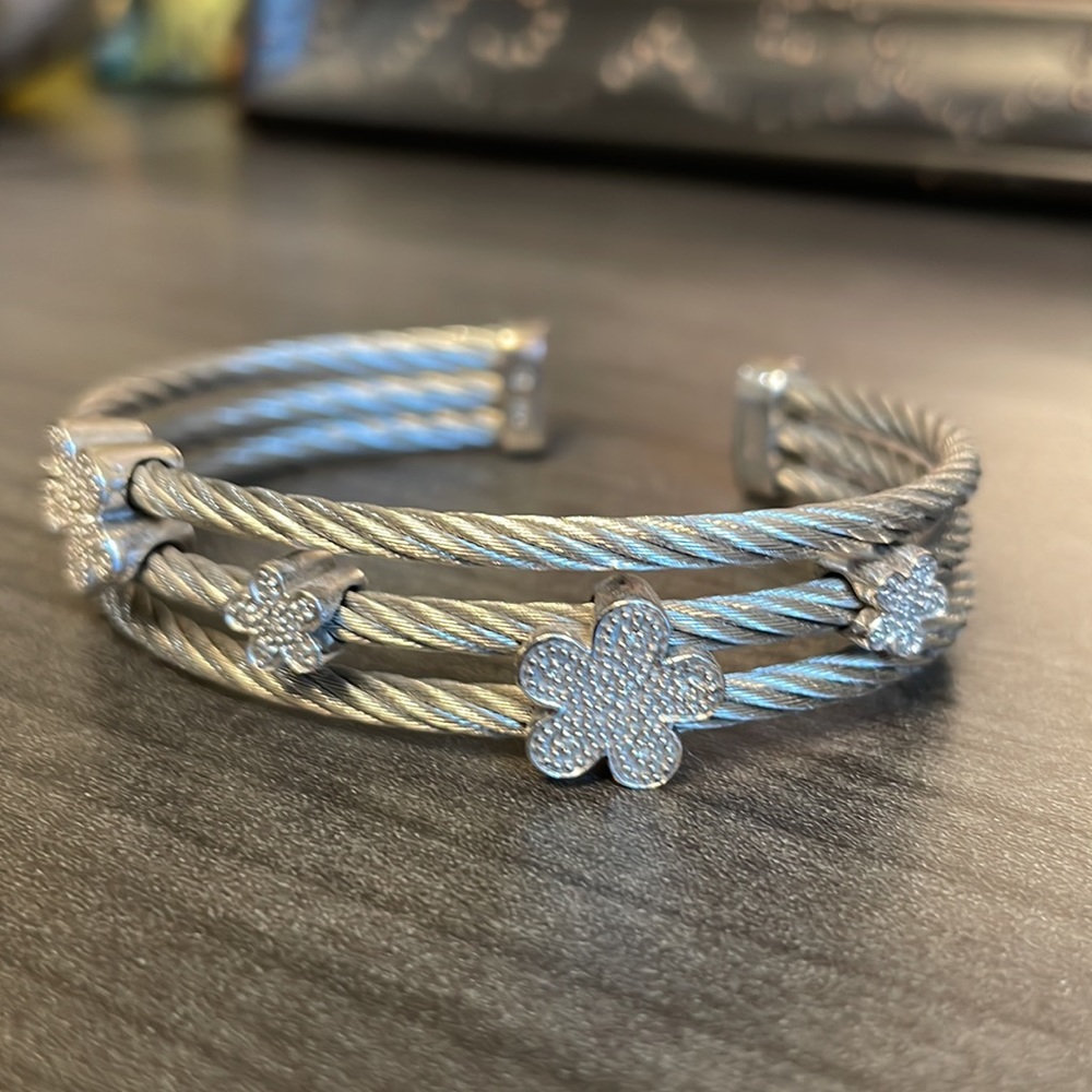 🌻HP🌻Bangle Bracelet. Labeled 925 (Sterling) & Steel. Great style & comfortable